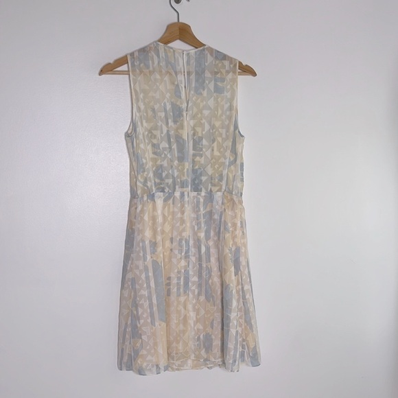 O’2nd Shades of White Dress, size 2 - Picture 8 of 10